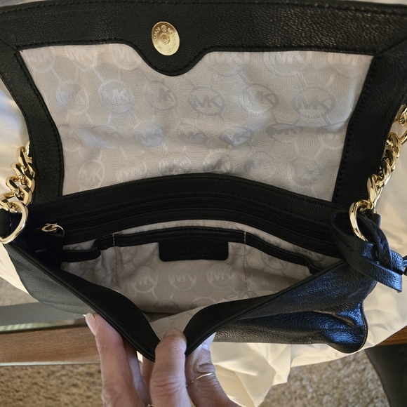 Like new Michael Kors shoulder bag - Picture 7 of 10